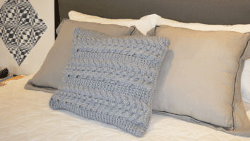 Confortável e fácil de se fazer, almofada de tricô trançada: Passo a passo com gráficos
