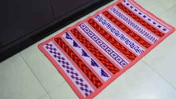 Faça o lindo tapetinho veludo em crochê: Passo a passo com gráficos