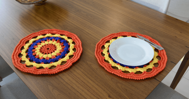 Faça o lindo sousplat em crochê tricolor: Passo a passo com gráficos