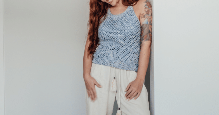 Faça a linda regata na cor jeans em crochê: Passo a passo com gráficos