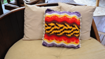 Almofada Chevron Colorida em Crochê: Passo a passo com gráficos