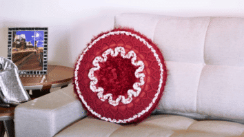 Almofada Marsala em Tricô: Passo a passo com gráficos