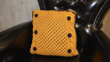 Decore a sua casa com a Almofada Egito em Crochê: Passo a passo com gráficos