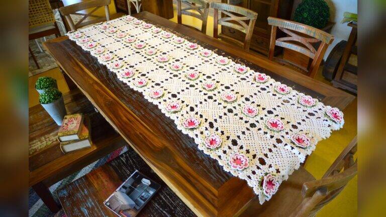 Caminho de Mesa em Crochê Floral: Receita, Gráfico e Tutorial