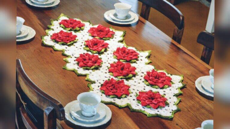 Lindíssimo Trilho de Crochê Rosas Barroco