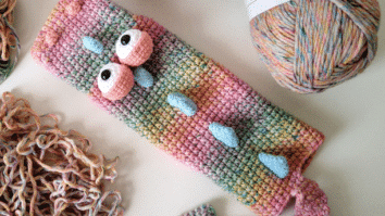 Fantoche de crochê -Dragão Feito com CORA