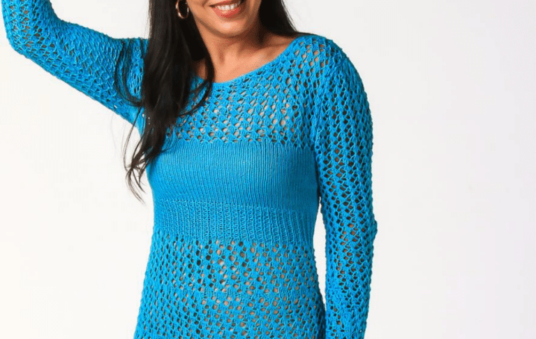 Vestido azul ajurado com mangas longas - Crochê