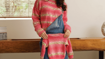 Blusa rosa decote canoa de tricô