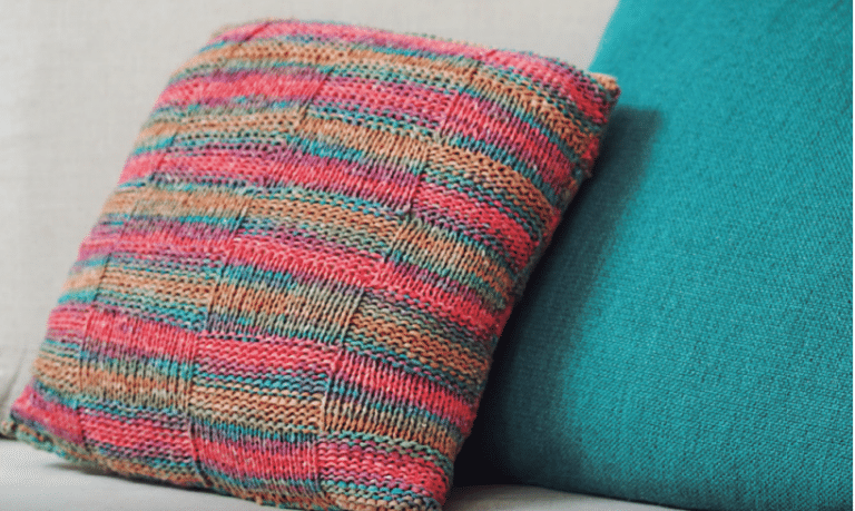 Almofada de tricô multicolorida - Moda Outono