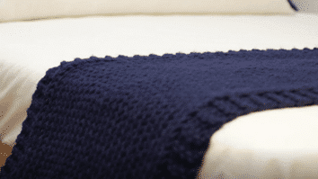 Pé de cama marinho tricô