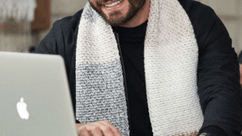 Cachecol degradê marrom de crochê - Cisne Emoción