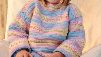 Blusa infantil floral alegria crochê