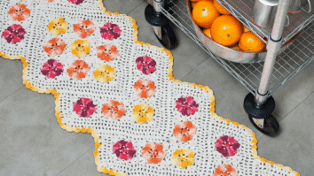 Tapete de crochê com flores