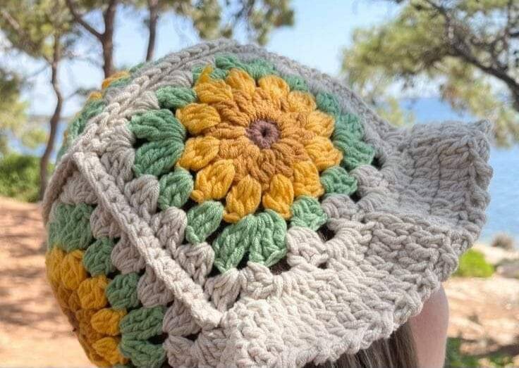 Charme Artesanal: Bucket Hat de Crochê com Estampas em Squares