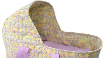 Apresentamos o encantador Bercinho Patchwork para Boneca, uma adorável adição ao universo lúdico das brincadeiras infantis. Este pequeno berço, meticulosamente confeccionado com a delicadeza do patchwork, proporciona um toque especial ao mundo das bonecas. Com suas cores suaves e padrões encantadores, o Bercinho Patchwork não é apenas um acessório, mas uma extensão da imaginação das crianças. Proporcionando um ambiente aconchegante para as bonecas descansarem, este berço é o cenário perfeito para histórias e aventuras imaginárias. A atenção aos detalhes no design patchwork eleva o Bercinho a um patamar de charme e elegância, garantindo que ele se destaque como um item decorativo encantador em qualquer quarto de brincar. Além disso, a durabilidade e a qualidade na fabricação garantem que esse berço seja uma escolha segura para horas intermináveis de diversão. Para um toque de magia nas brincadeiras de faz de conta, o Bercinho Patchwork para Boneca é a escolha perfeita. Deixe que as crianças explorem o mundo da criatividade e cuidado ao proporcionar a elas este berço encantador e irresistível.