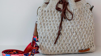 Bolsa Lateral de Crochê