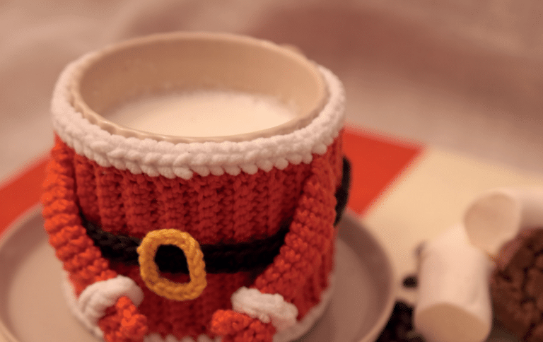 Roupa de Caneca de Natal em Crochê