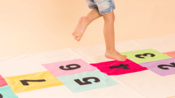 Amarelinha em Patchwork: Uma Brincadeira de Cores e Costuras: Com Gráfico