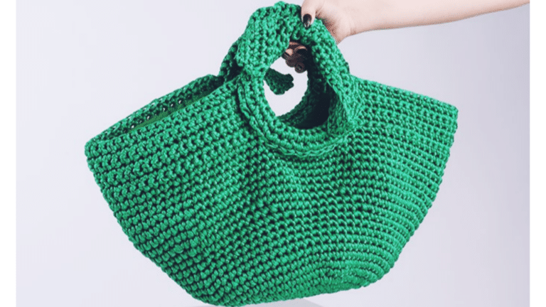 Bolsa Brilho Esmeralda de Crochê com o Fio Náutico Brilho