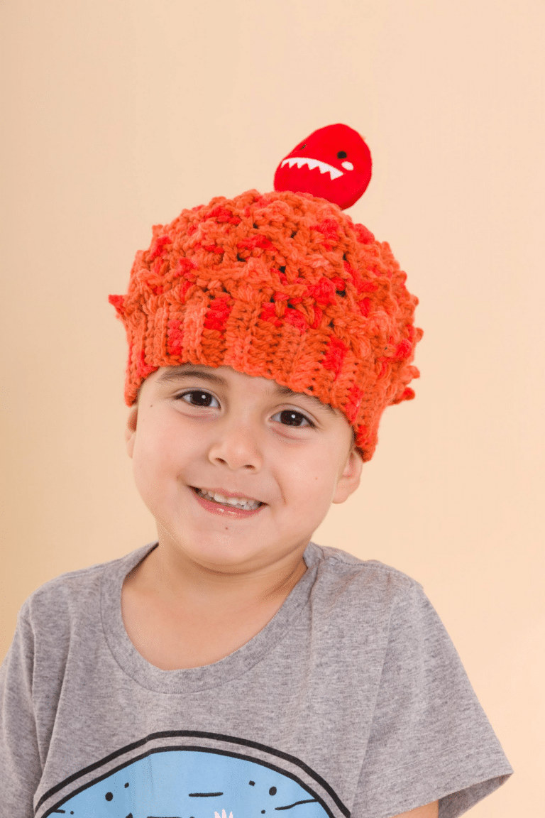 Encante-se com o Gorro Infantil Dino Léo de Crochê: Estilo e Fofura para os Pequenos!