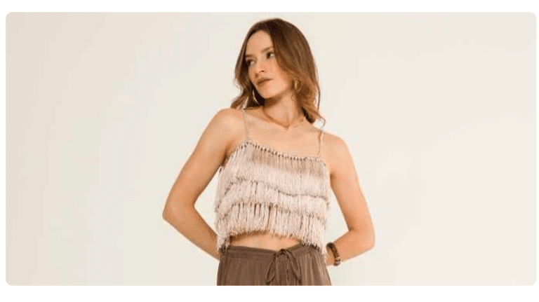 Cropped Rebecca de Crochê: Elegância e Estilo em Cada Ponto