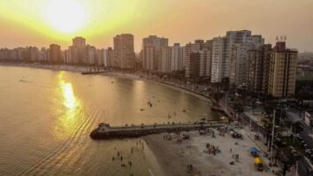 População de São Vicente se Preocupa e Prepara para Combate às Enchentes