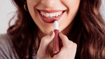 5 Atitudes Que Deixam Toda Mulher Atraente e Com a Autoestima Lá em Cima! - Foto: Freepik