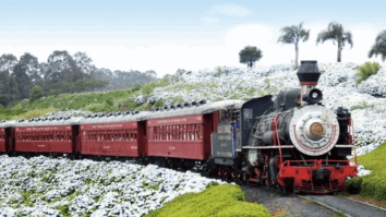 É comum na Europa, mas dá pra fazer pelo Brasil! Conheça 3 passeios de Trem pelo país que vale a pena a experiencia! — Na imagem: Trem do Vinho (Bento Gonçalves a Carlos Barbosa – RS) — Foto/Reprodução: mariafumacaemgramado