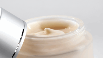 O creme mais desejado para tratar rugas e linhas finas finalmente chega ao Brasil!