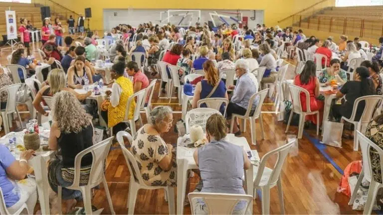 Crochê em festa: Memorial de Curitiba recebe 500 CROCHETEIRAS em encontro gratuito