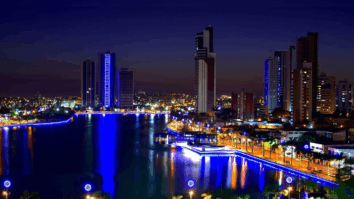 Vista noturna de Campina Grande, cidade que ocupa a 273ª posição no ranking nacional de qualidade de vida, entre mais de 5.500 municípios do Brasil.