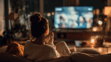 Imagem gerada por IA de mulher assistindo séries emocionantes na TV