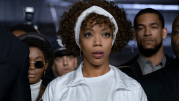 Cena do filme "I Wanna Dance with Somebody", filme biográfico sobre a vida de Whitney Houston na Netflix