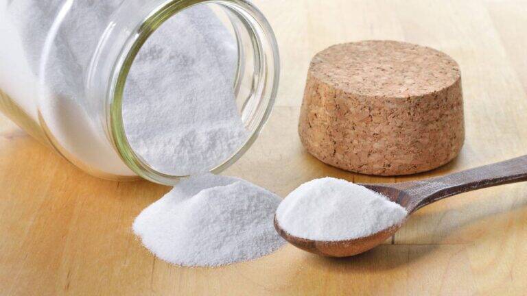 O ingrediente barato que tira odor de banheiro em minutos
