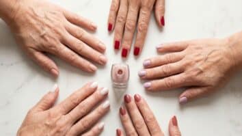 5 cores de esmalte para causar efeito de rejuvenescimento em mulheres