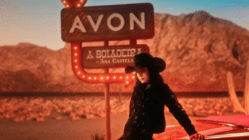 Imagem promocional da coleção de maquiagem da Avon assinada pela Ana Castela