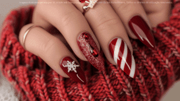 Unhas decoradas com elementos natalinos — elas traduzem o espírito do Natal em cada detalhe, provando que você pode arrasar com criatividade e estilo nessa época especial.