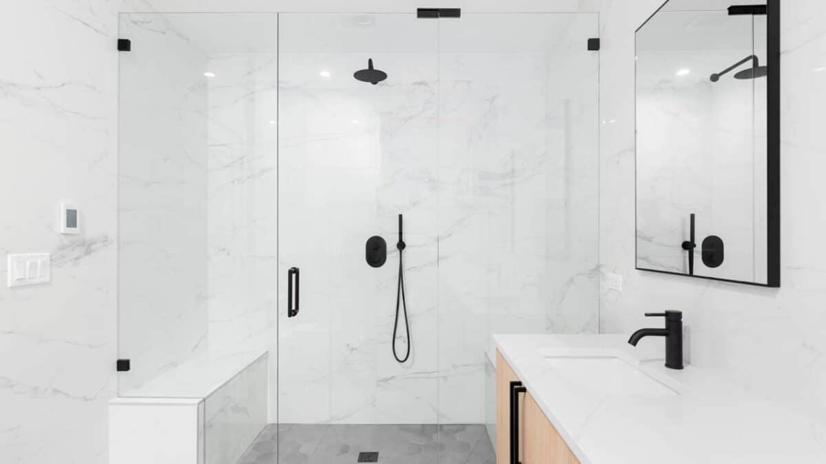 Banheiro com box modelo walk in