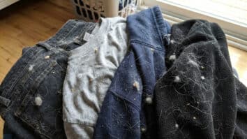 Truque para remover pelos e fiapos das roupas na máquina de lavar