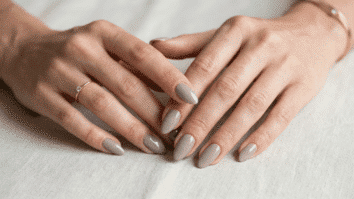 Unhas em cor nude