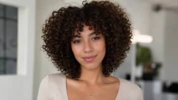 Mulher com corte de coração