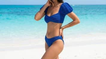 Biquíni de crochê azul vibrante com mangas vai dominar as praias em 2026