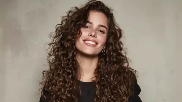 Demorei para conhecer essas 8 dicas mestre que mudam a vida de quem tem cabelo cacheado
