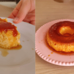 Pudim dourado com calda de caramelo servido em prato rosa, ao lado de uma fatia cremosa em prato branco, destacando a textura macia da sobremesa.